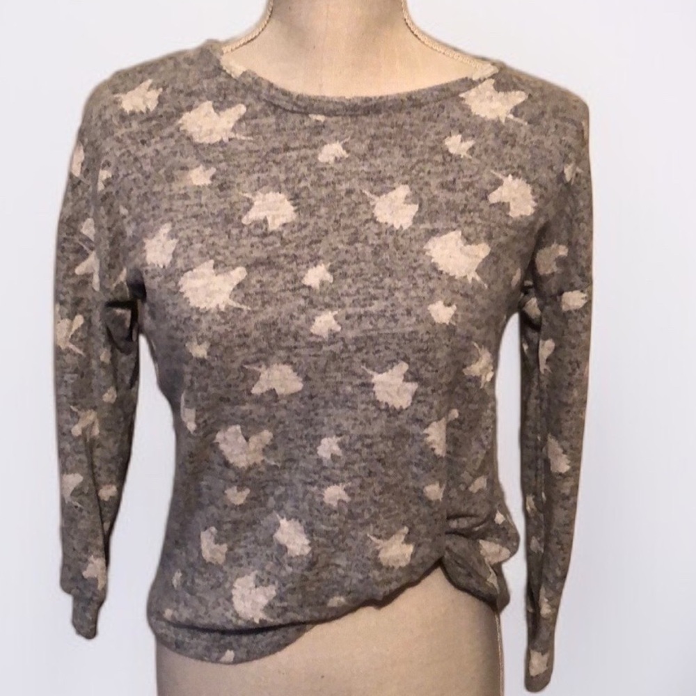 Nine 1 eight t shirt w/hem knot. Gray. lg